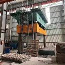 南通2500吨四柱液压机一台。有效台面2.3x4米。多点顶.